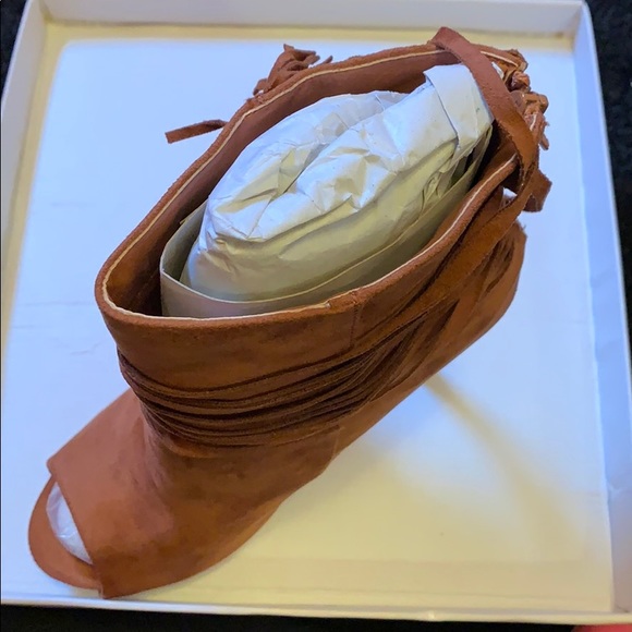Shoedazzle Chestnut heels, size 10US, with fringes - Picture 5 of 5